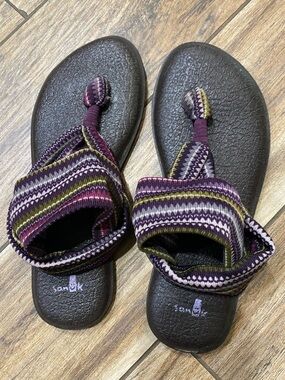 Sanuk Yoga Sandals Size 7